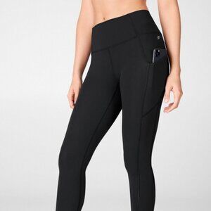 Fabletics Oasis High-Waisted Pocket Capri Medium